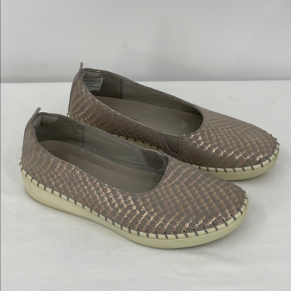 SKECHERS SIZE 7.5 Women's Slip-On Shoes in Metallic Bronze